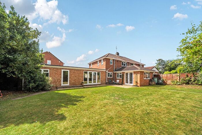 4 Bedroom Semi-Detached House For Sale In Cheney Close, Toddington, LU5