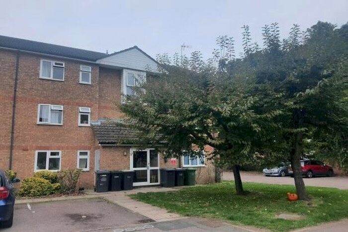 2 Bedroom Flat To Rent In Quilter Close, Luton, LU3
