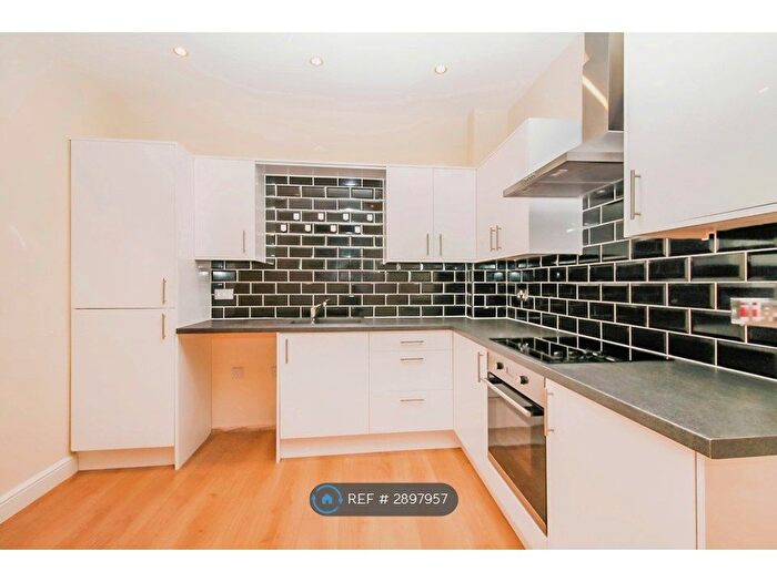 2 Bedroom Flat To Rent In Richardshaw Lane, Pudsey, LS28