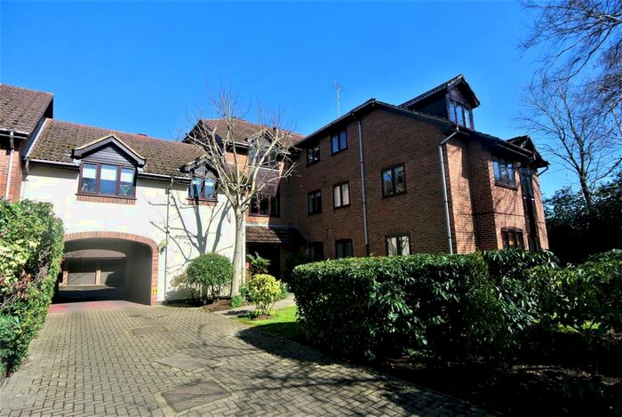 2 Bedroom Apartment To Rent In Weybridge, KT13