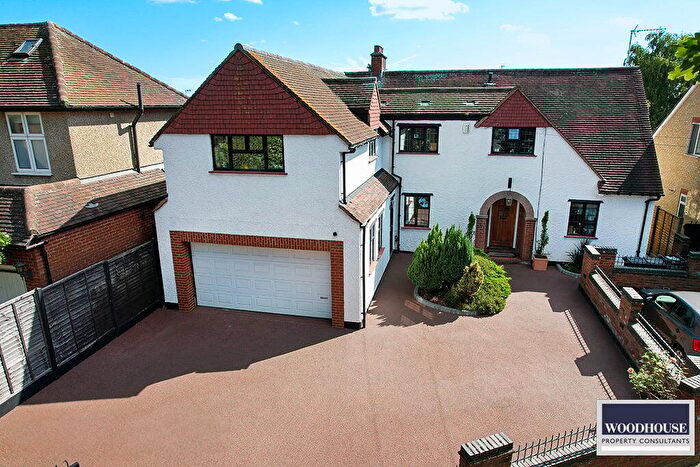 5 Bedroom Detached House For Sale In Flamstead End Road, Cheshunt, EN8