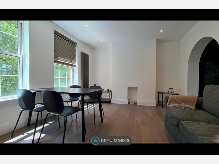 2 Bedroom Flat To Rent In Brook House, London, NW1