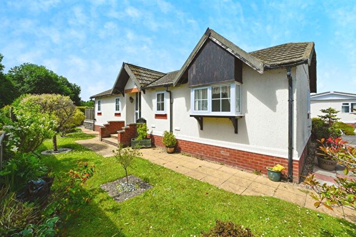 2 Bedroom Mobile/park Home For Sale In Plumtree Mobile Home Park, Marham, King's Lynn, PE33