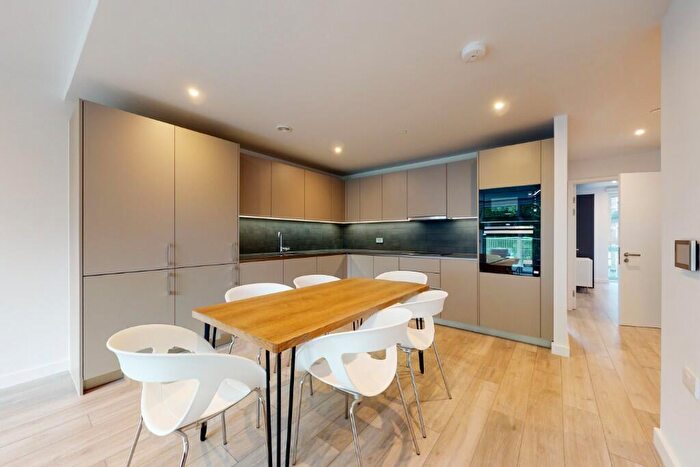 3 Bedroom Apartment To Rent In Park Central West, SE17