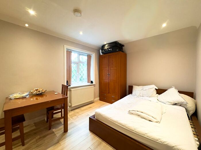 Studio To Rent In Broadfields Avenue, Edgware, HA8