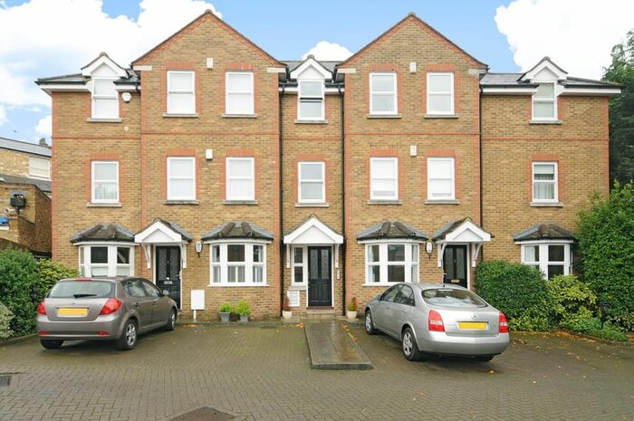 2 Bedroom Flat To Rent In Heather Place, Esher, KT10
