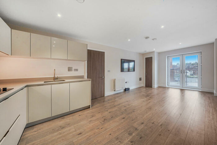 2 Bedroom Apartment To Rent In Luna St. James, Road, Brentwood, CM14