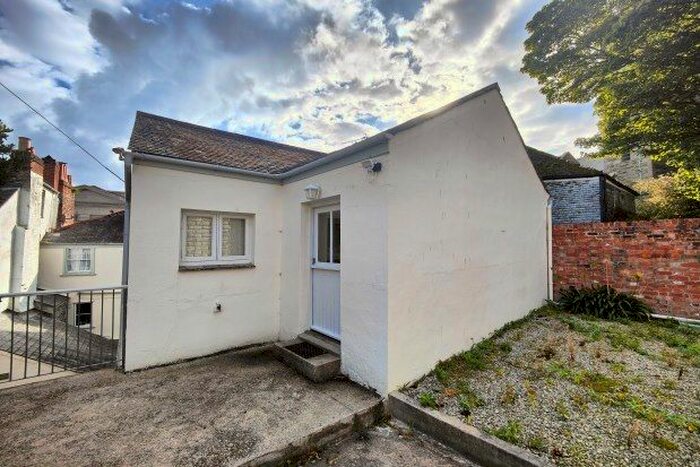 1 Bedroom Flat To Rent In Church Street, Falmouth, TR11