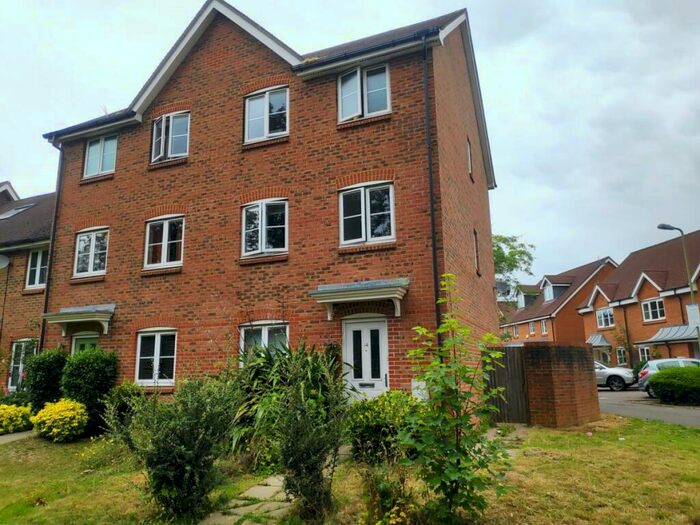 4 Bedroom Terraced House To Rent In Kingsfield Way, Redhill, RH1