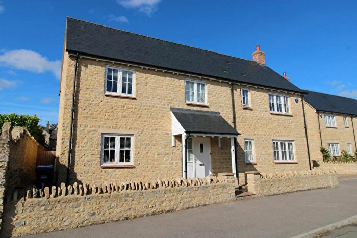 5 Bedroom Detached House To Rent In Badgers Close, Olney, MK46