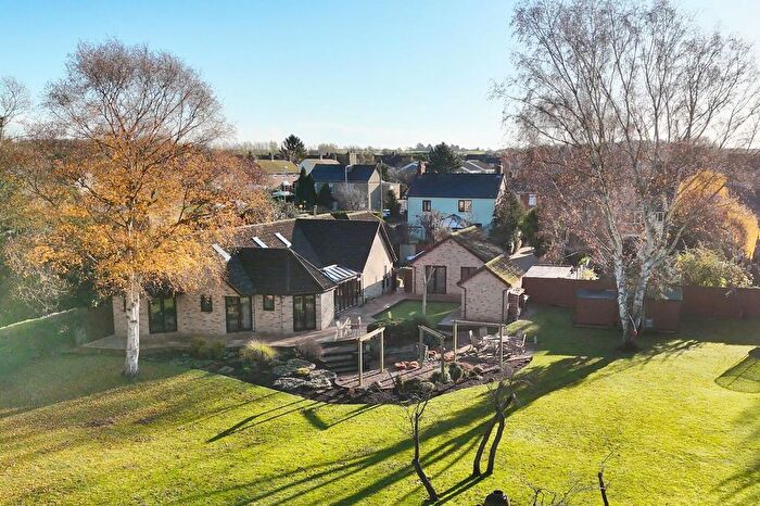 6 Bedroom Detached House For Sale In Ampthill Road, Shefford, SG17