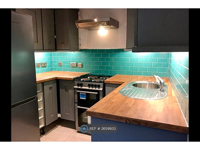 2 Bedroom Flat To Rent In Sea Road, Boscombe, Bournemouth, BH5