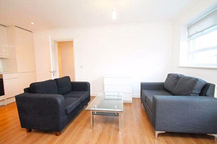 2 Bedroom Detached House To Rent In Vallance Road, London, E1