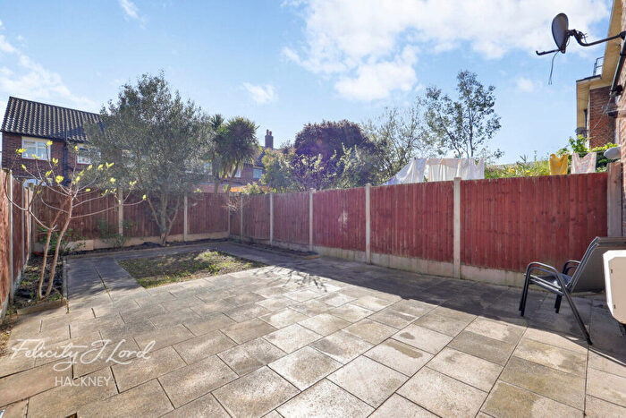 3 Bedroom Flat For Sale In Forest Grove, London, E8