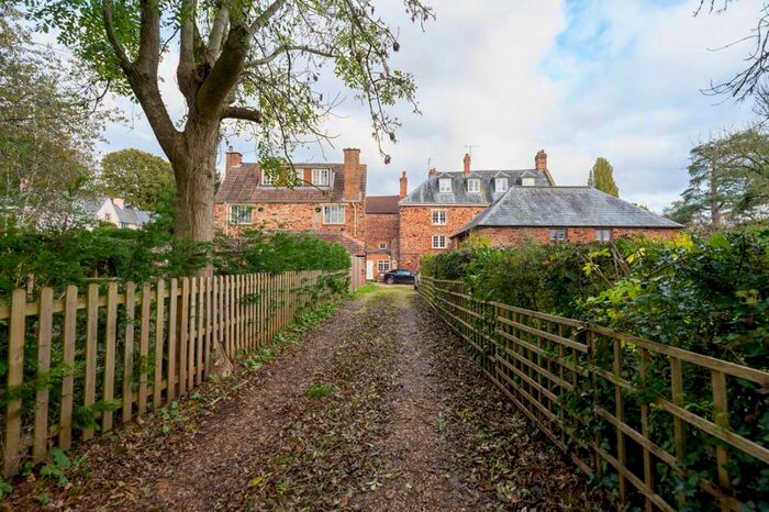 2 Bedroom Flat For Sale In Lodes Lane, Kingston St. Mary, Taunton TA2