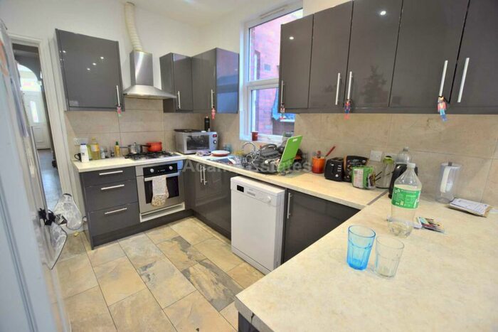 6 Bedroom Terraced House To Rent In London Road, Reading, RG1