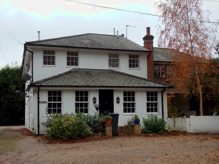 Flat To Rent In Studio Conversion, RH1