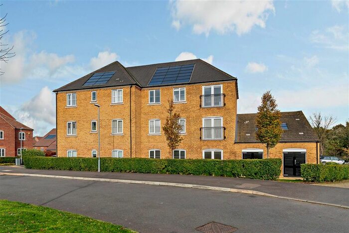 2 Bedroom Flat To Rent In Hemsley House, Bettenson Close, Chislehurst, BR7