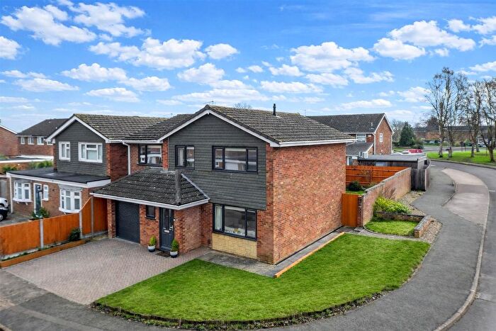 4 Bedroom Detached House For Sale In Gleneagles Close, Bletchley, Milton Keynes, MK3