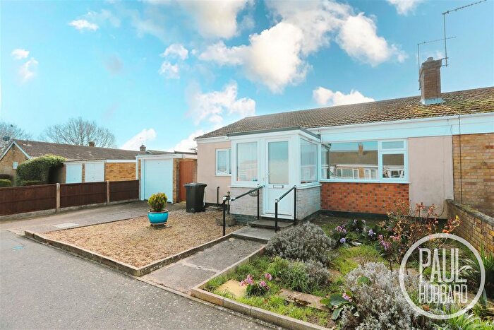 3 Bedroom Semi-detached Bungalow For Sale In Lloyds Avenue, Kessingland, NR33