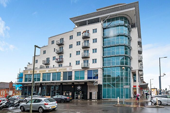 2 Bedroom Flat For Sale In Station Road, Edgware, Greater London., HA8