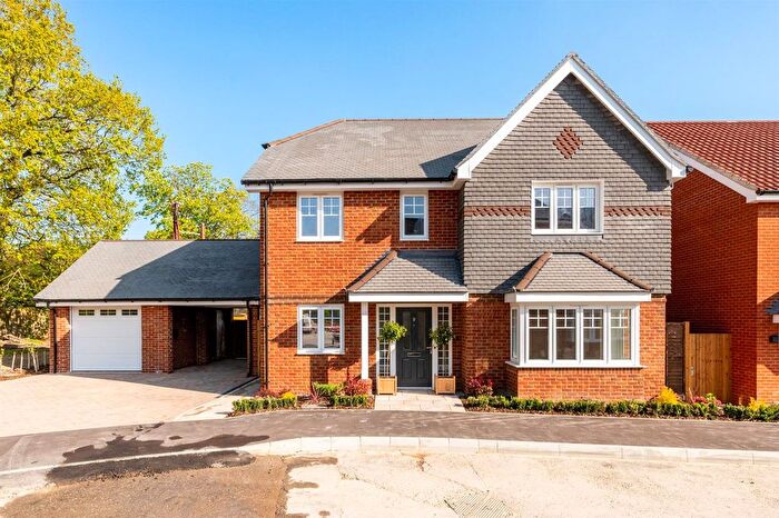 4 Bedroom Detached House For Sale In The Meadow, Swallowfield, RG7