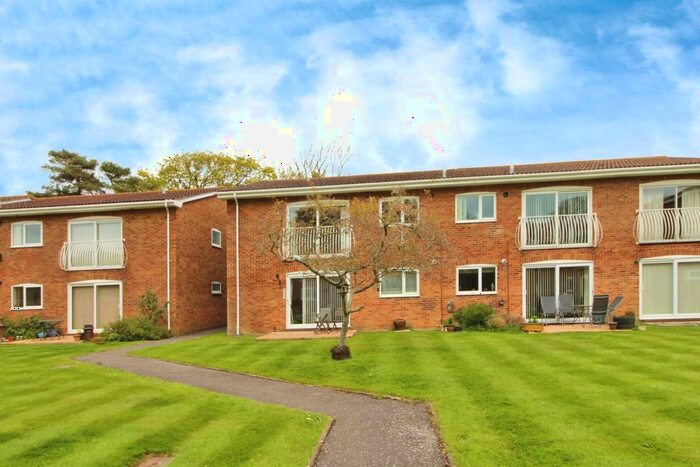 2 Bedroom Flat To Rent In Waterford Place, Highcliffe, Christchurch, BH23