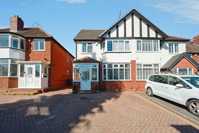 4 Bedroom Semi-Detached House For Sale In Wendron Grove, Birmingham, B14