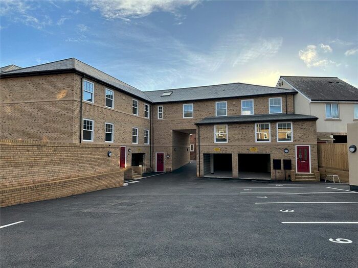 2 Bedroom Flat To Rent In Wood Street, Taunton, TA1