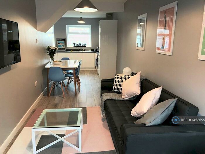 2 Bedroom Semi-Detached House To Rent In Allen Field Court, Lenton, Nottingham, NG7