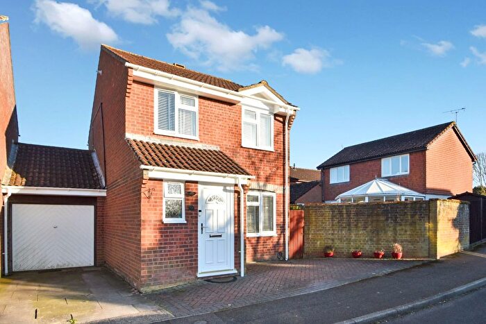 3 Bedroom Link Detached House For Sale In Raleigh Close, Willesborough, Ashford, TN24