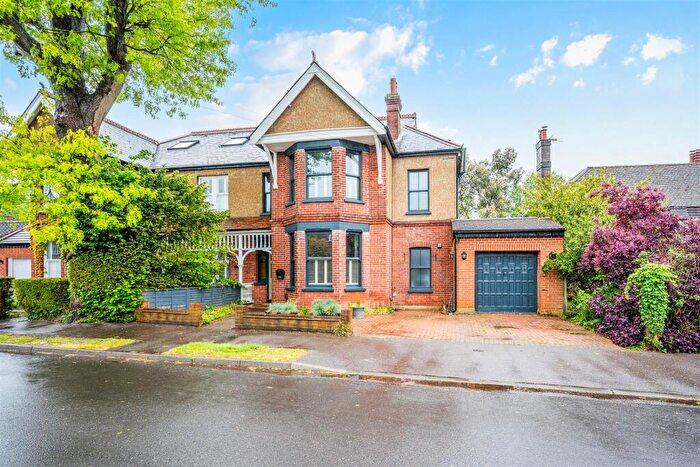 5 Bedroom Semi-Detached House For Sale In Tower Road, Tadworth, KT20