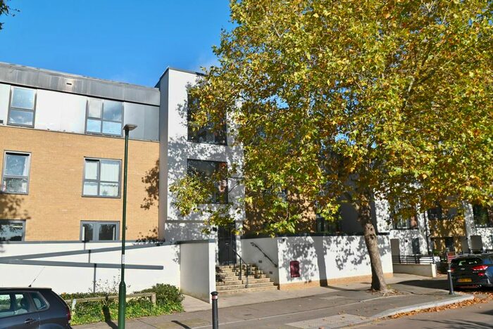 1 Bedroom Flat To Rent In Somerset Road, Teddington, TW11