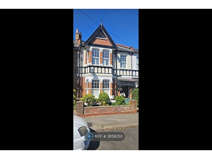 1 Bedroom Flat To Rent In Woodstock Road, London, E17