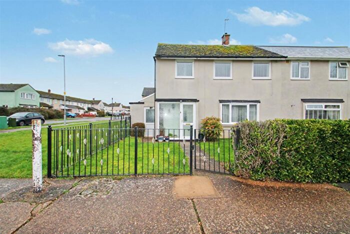 3 Bedroom Semi-Detached House For Sale In Alexander Road, Irthlingborough, NN9