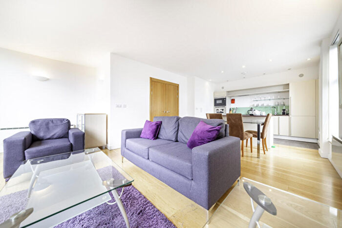 2 Bedroom Apartment To Rent In Crispin Street, London, E1