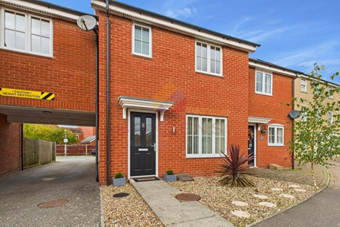 4 Bedroom Semi Detached House For Sale In Carius Close, Highwoods, Colchester, CO4