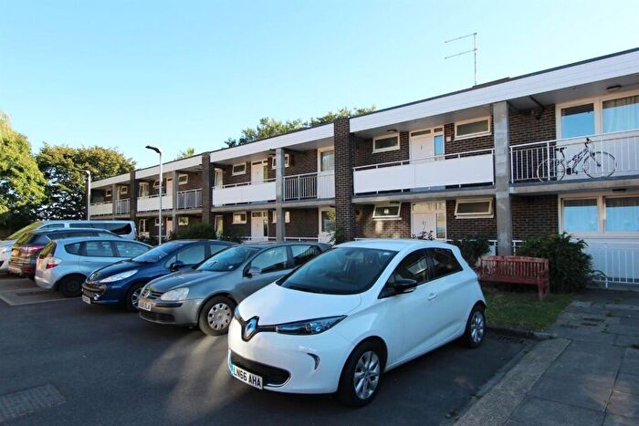 2 Bedroom Flat To Rent In Clement Close, London, NW6