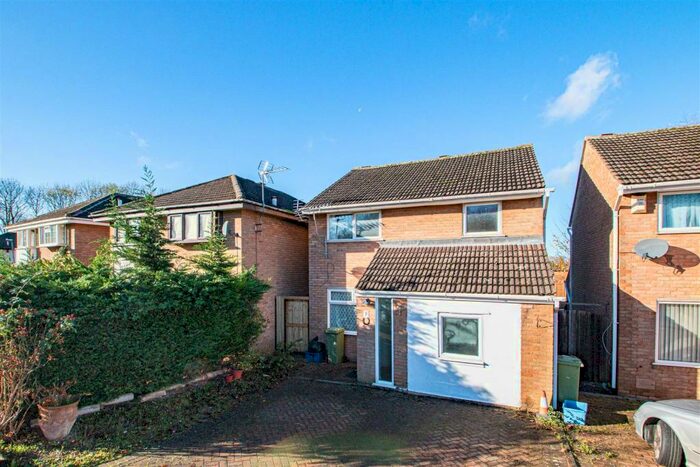 4 Bedroom Detached House To Rent In Favell Drive, Furzton, MK4
