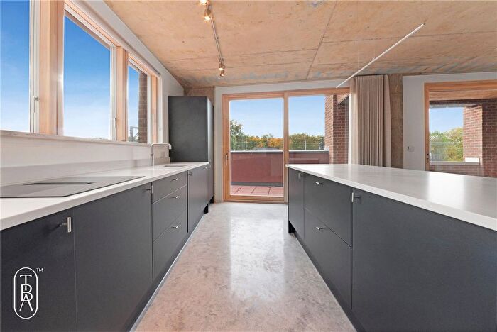 3 Bedroom Flat To Rent In London Lane, London, E8