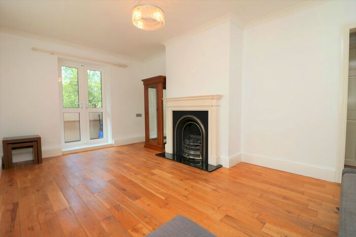 3 Bedroom Flat To Rent In Church Lane, London, N8