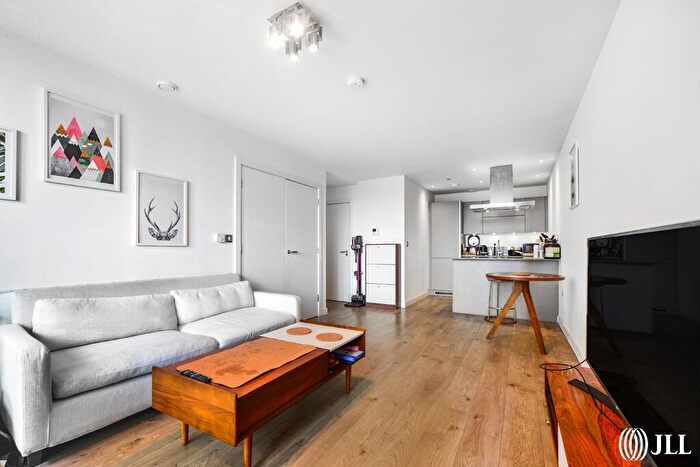 1 Bedroom Apartment To Rent In Stratosphere Tower, London, E15