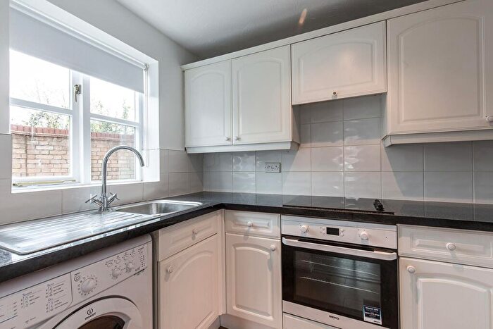2 Bedroom Flat To Rent In Abbeydale Close Oaklands, CM17