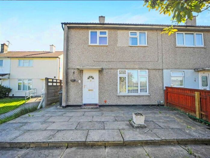 3 Bedroom End Of Terrace House To Rent In Queens Drive, Park South, Swindon, SN3