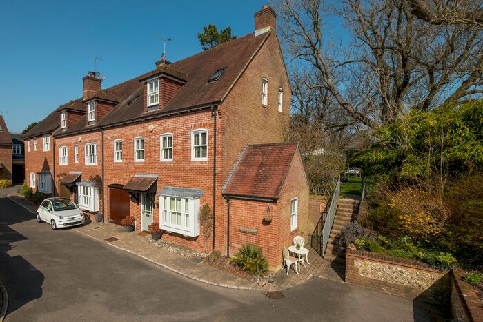 4 Bedroom Semi-Detached House For Sale In Oxendown, Meonstoke, Southampton, Hants, SO32