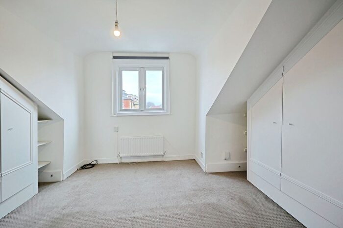 2 Bedroom Flat To Rent In Ennismore Avenue, London, W4