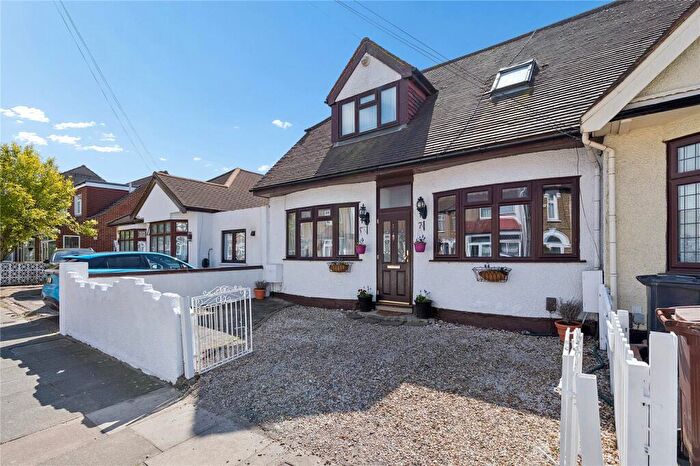 5 Bedroom Bungalow For Sale In Whalebone Grove, Chadwell Heath, RM6