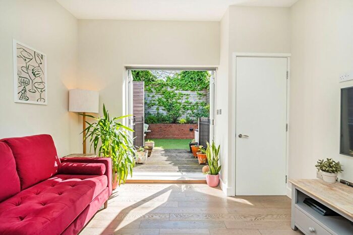 2 Bedroom Maisonette For Sale In Brandlehow Road, Putney, SW15