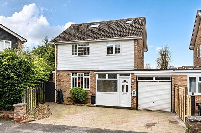 4 Bedroom Link Detached House For Sale In Clanfield Close, Chandlers Ford, SO53