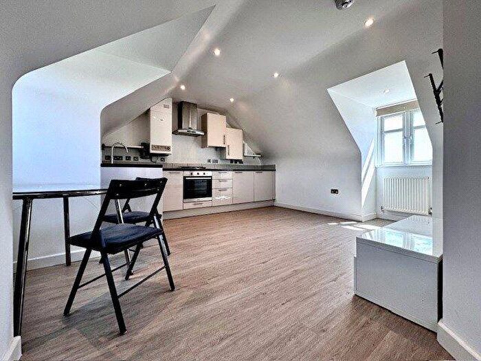 2 Bedroom Apartment To Rent In Parkwood, Oakleigh Road North, Whetstone, London, N20